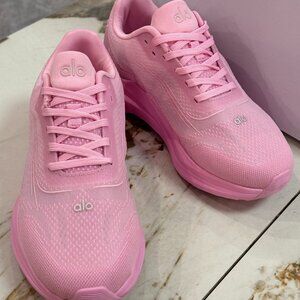 ALO Yoga Runner Sneakers